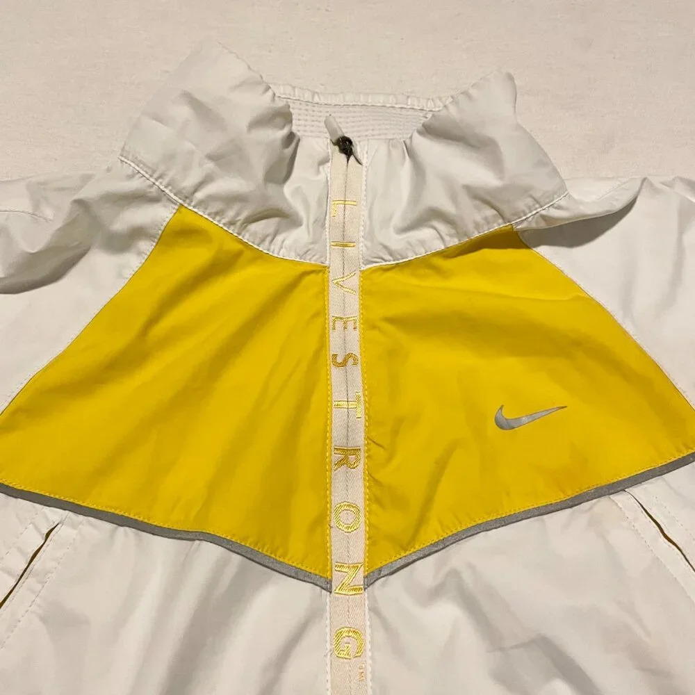 Nike Livestrong  Womens Jacket Size Large Running Activewear Stains - Picture 2 of 16